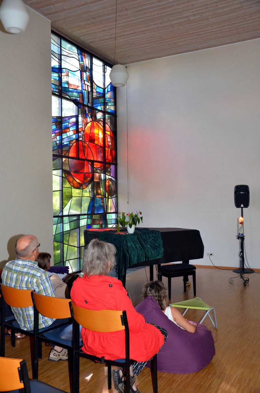 Zuhörer in der Hörspielkirche