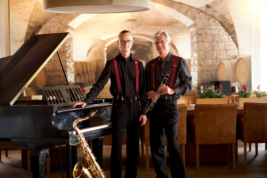 Duo Musiker im Kellergewölbe