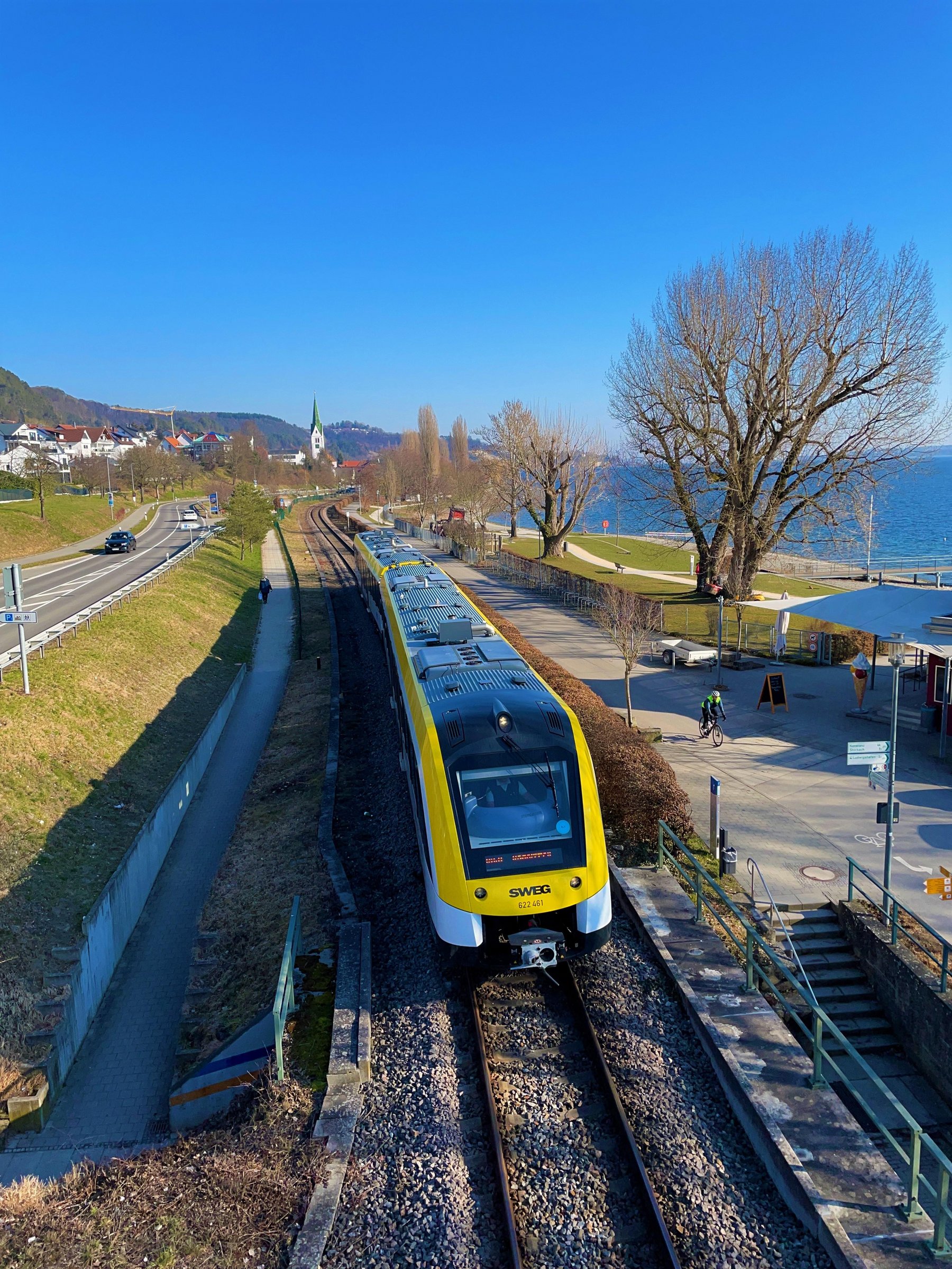 Fahrender Zug durch Sipplingen